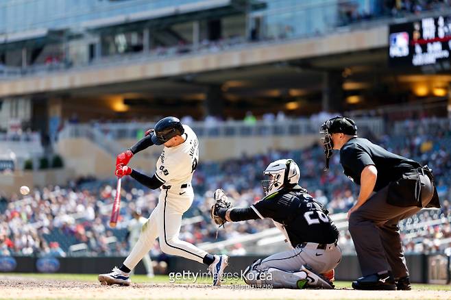 6일(한국시간) 미국 미네소타주 미니애폴리스 타깃필드에서 열린 시카고 화이트삭스전에서 홈런을 터트린 에두아르드 줄리엔의 홈런 스윙. 게티이미지