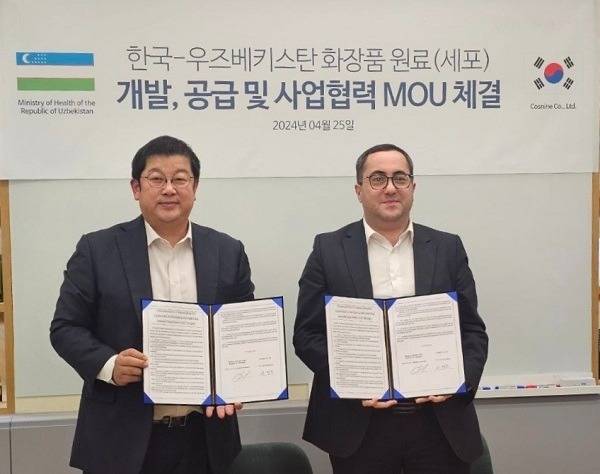 사진 설명 : (왼쪽부터) 코스나인 이병준 대표이사와 파르호존 타슈폴라토프 우즈베키스탄 보건부 차관