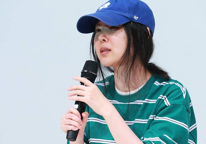 민희진 어도어 대표가 서울 강남구 한국컨퍼런스센터 대강당에서 진행된 긴급 기자회견에서 질문에 답하고 있다./사진=이동훈