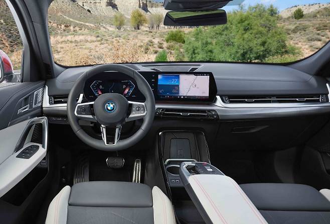 BMW 뉴 X2는 티맵 내비게이션이 탑재됐다.  /사진=BMW