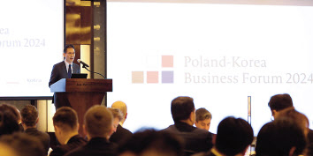 김태형 인베스트 코리아 대표가 ‘한·폴란드 비즈니스 포럼 2024’에서 축사를 하고 있다. [코트라 제공]