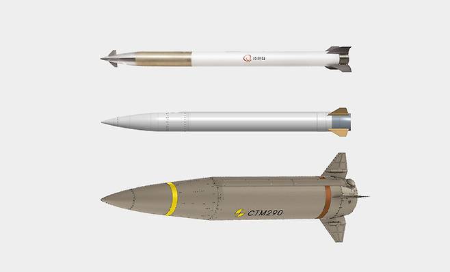 천무 다연장로켓에 쓰이는 로켓탄들. 맨 위의 탄이 사거리 80㎞ 유도탄이며, 가운데는 개발중인 280㎜ 유도탄, 맨 아래의 탄은 CTM-290 사거리 290㎞급 유도탄이다. 한화에어로스페이스 제공