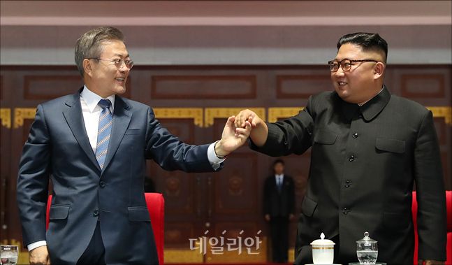 문재인 전 대통령과 김정은 북한 국무위원장(자료사진) ⓒ평양사진공동취재단