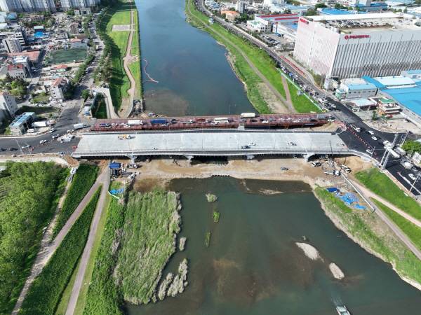 30일 재개통하는 양산대교 재가설 공사 현장. 양산시 제공