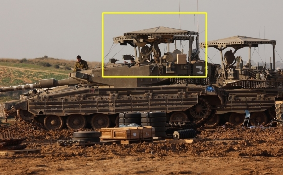 안티드론 장갑 스크린을 설치한 이스라엘군 탱크 . 사진=신화 연합뉴스