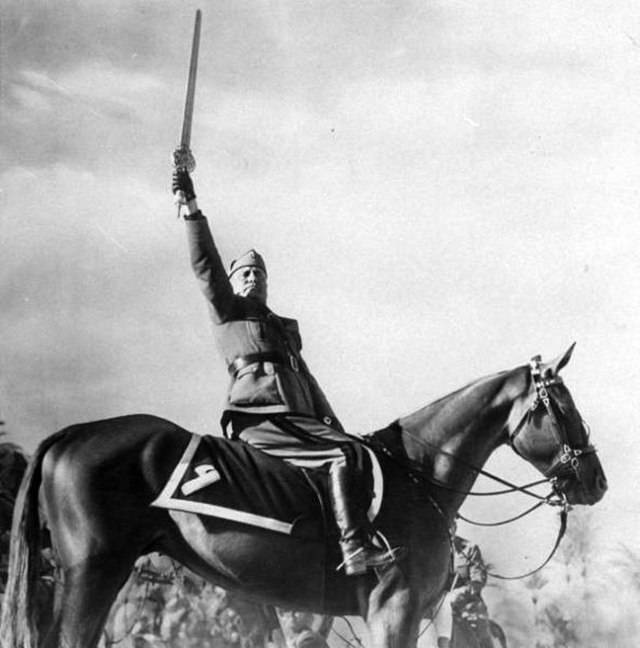 베니토 무솔리니(출처: Unknown author, 흑백사진(1937), Wikimedia Commons, Public Domain)