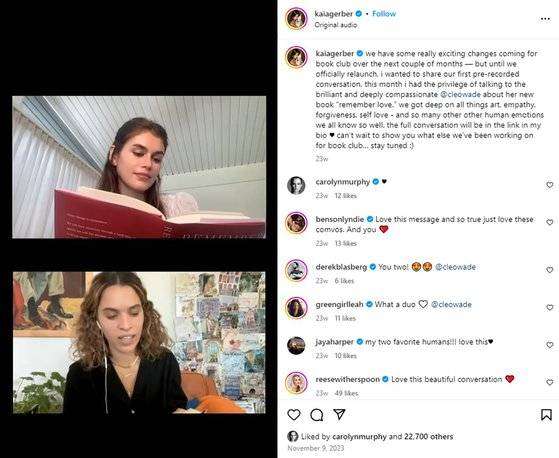 카이아 거버가 미국 작가 클레오 웨이드와 책 '사랑을 기억하라(Remember Love)'에 관해 이야기하는 모습. 사진 인스타그램