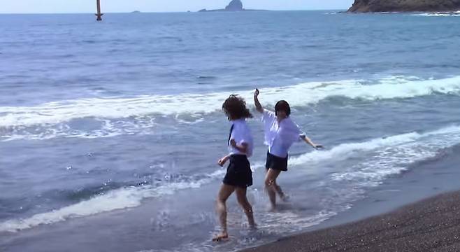 사진 = 하이브 레이블즈 유튜브 '버블 검' 영상 갈무리