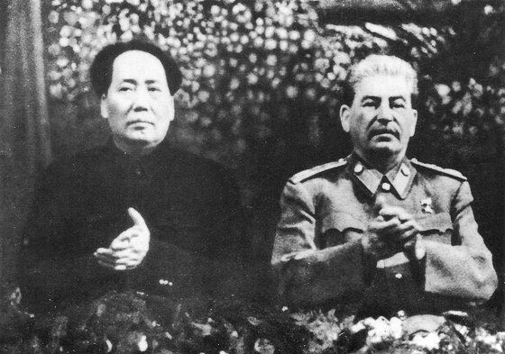 중국의 마오쩌둥(사진 왼쪽)과 소련의 스탈린. 중앙포토
