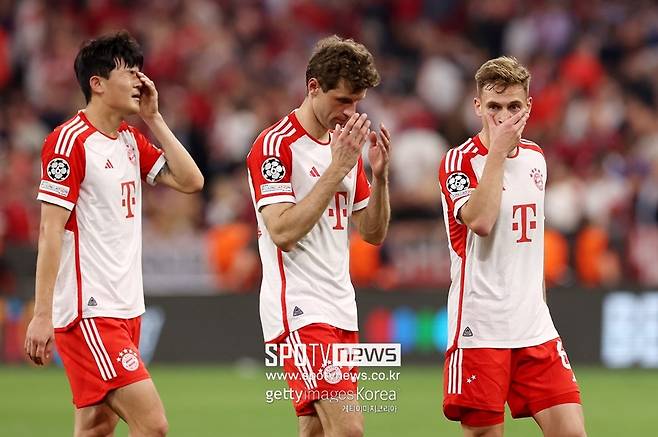 ▲ 김민재가 여기저기서 공격 받고 있다. 지나친 전진 수비로 첫 실점을 했고, 페널티박스 안에서 반칙으로 페널티킥을 허용했다. 결국 2실점 모두 김민재의 지분이 컸다. 바이에른 뮌헨은 이겼어야 할 경기를 비겼고, 그 책임은 김민재에게 돌아가고 있다.
