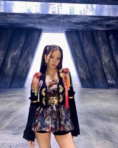 블랙핑크 지수는 자신의 유튜브 영상에서 츄레이아의 추로스를 먹는 모습을 보여 화제를 모으기도 했다. 사진=한국경제신문