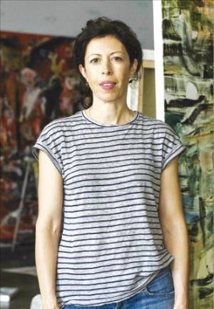 뉴욕 스튜디오의 세실리 브라운.