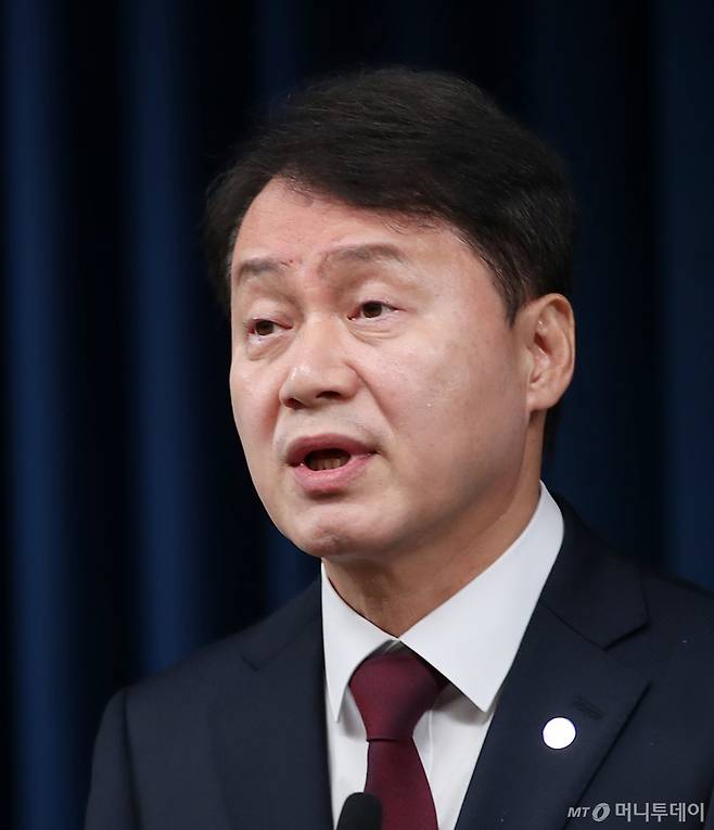 (서울=뉴스1) 오대일 기자 = 신임 민정수석비서관에 임명된 김주현 전 법무부 차관이 7일 용산 대통령실 청사에서 임명 소감을 밝히고 있다. 2024.5.7/뉴스1 Copyright (C) 뉴스1. All rights reserved. 무단 전재 및 재배포, AI학습 이용 금지. /사진=(서울=뉴스1) 오대일 기자