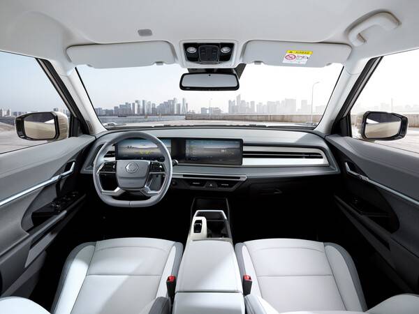 KGM 더 뉴 토레스 사진 KG 모빌리티