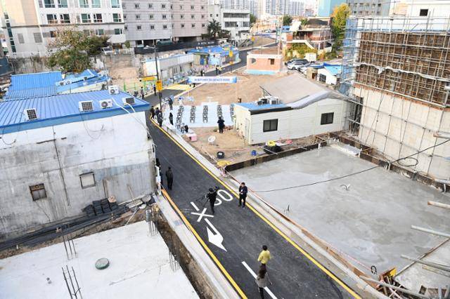 수원역 성매매 집결지에 개설된 소방도로. 이 도로는 이후 수원역 집결지 폐쇄의 단초가 됐다. 수원시 제공