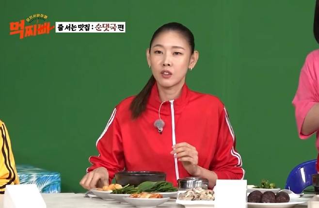 모델 한혜진(41)이 평소 챙겨 먹는 간식으로 견과류를 꼽았다./사진=SBS 예능 프로그램 ‘덩치 서바이벌-먹찌빠’ 캡처