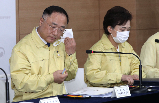 2020년 7월 10일 홍남기 당시 경제부총리 겸 기획재정부 장관과 김현미 당시 국토교통부 장관 등이 정부서울청사에서 7.10 부동산 대책을 발표했다. (매경DB)