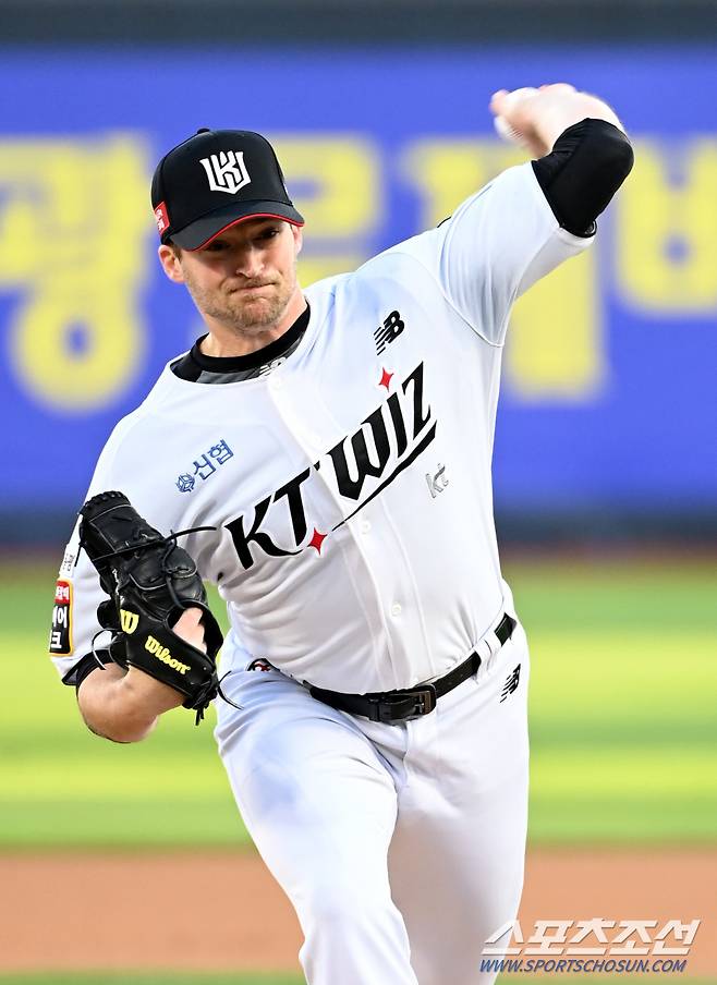24일 수원KT위즈파크에서 열린 한화와 KT의 경기, KT 선발투수 벤자민이 역투하고 있다. 수원=허상욱 기자wook@sportschosun.com/2024.04.24/