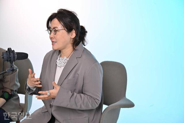 고 박사는 “나의 상실을 드러내도 괜찮은 사회, 위로받으며 건강하게 회복할 수 있는 사회, 함께 죽음을 생각하면서 삶의 의미도 되찾을 수 있는 사회가 됐으면 좋겠다”고 말했다. 그러니 애도는 사회 공동체가 함께해야 하는 여정이다. 정다빈 기자