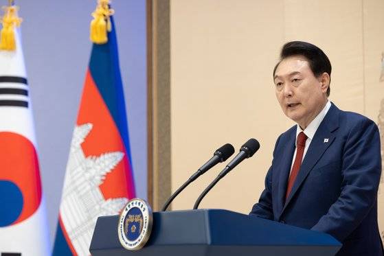 윤석열 대통령이 16일 용산 대통령실 청사에서 열린 한·캄보디아 정상회담 공식오찬에서 발언하고 있다. 뉴스1