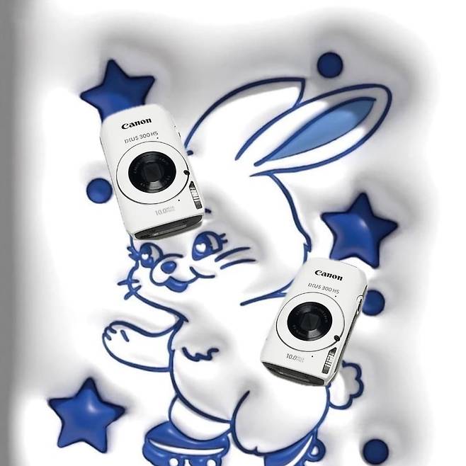 A Canon IXUS 300 HS camera, sold online by a secondhand camera retailer (Instagram @oxo_cam)