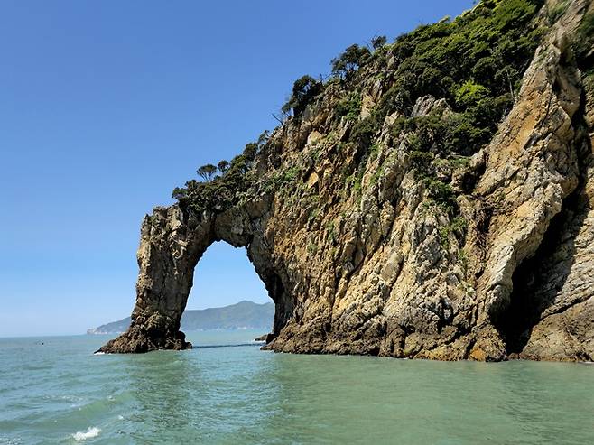 영산도 '코끼리바위' 석주대문.