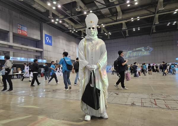 - 축제에 흥미가 있었는지 무명사제도 방문했다