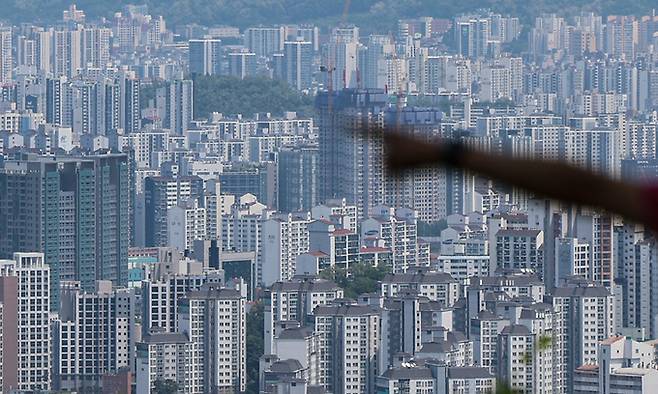 서울 남산에서 바라본 아파트 단지 모습. 뉴스1