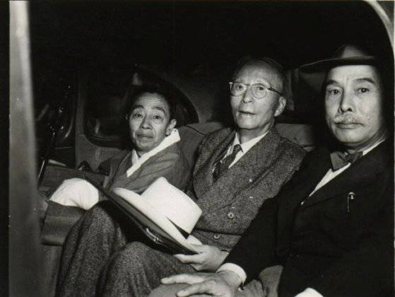 1947년 7월 1일 귀국한 서재필 박사(가운데)를 마중 나온 김규식(왼쪽)과 여운형. 사진 국가기록원