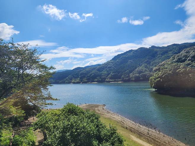 사람 한 명 없지만 그래서 더 좋은 타마가와 호수