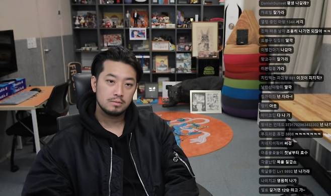 네이버 게임 스트리밍 플랫폼 '치지직'에서 시험 방송을 한 '침착맨'의 유튜브 방송 갈무리.