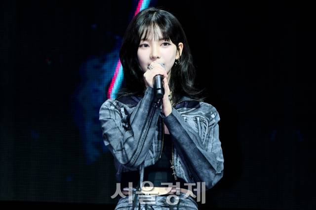 그룹 에스파(aespa) 카리나가 27일 오후 서울 용산구 블루스퀘어 마스터카드홀에서 진행된 정규 1집 ‘아마겟돈(Armageddon)’ 발매 기념 쇼케이스에서 소감을 말하고 있다. 김규빈 기자 2024.05.27