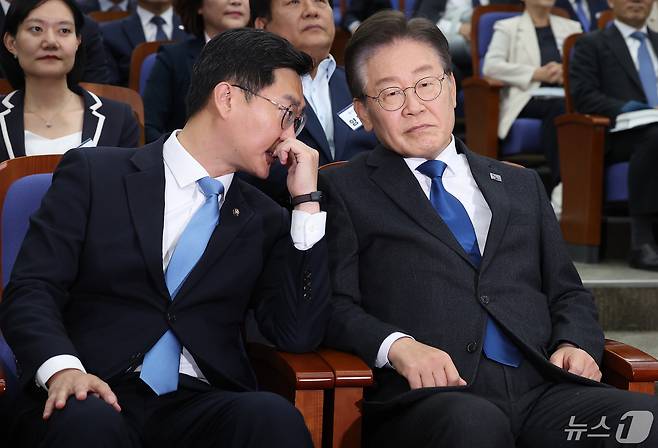 장경태 더불어민주당 최고위원(왼쪽)과 이재명 대표. 뉴스1 ⓒ News1 김민지 기자