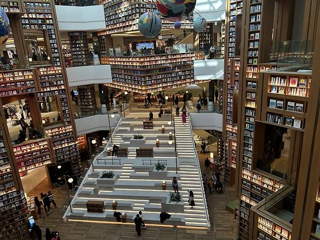 스타필드 수원 별마당 도서관/사진=김아름 기자 armijjang@