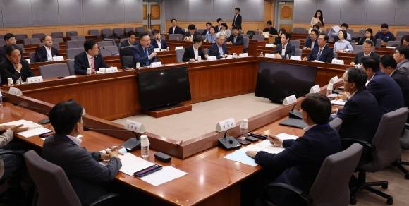 국민연금기금운용위원회 주재하는 조규홍 장관 - 조규홍 보건복지부 장관이 31일 종로구 정부서울청사 별관에서 열린 제4차 국민연금기금운용위원회에서 발언하고 있다. 연합뉴스