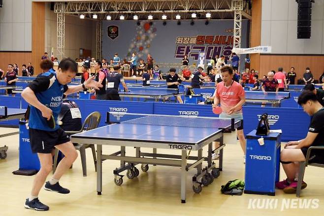 1일 오전 9시 강남구 일원동 에코파크 내 체육관에서 3회 회장배 전국 시니어 탁구대회가 개최됐다. 사진=이영재 기자