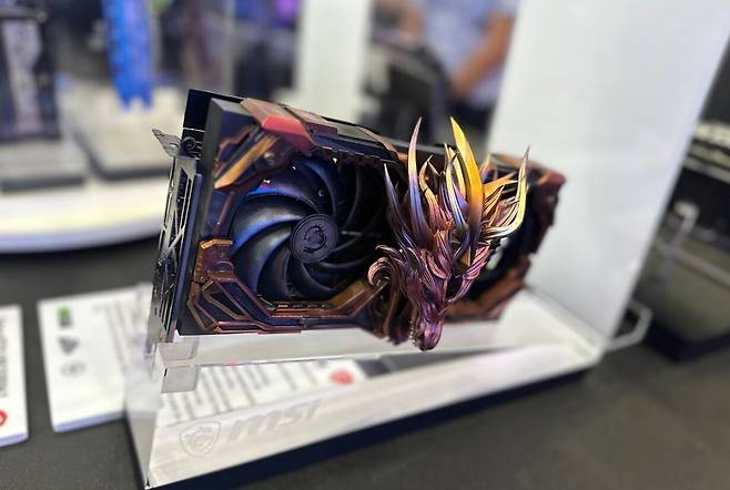 ▲ AI 생성 이미지로 설계한 4060 커스텀 그래픽카드, 케이스 좀 큰 걸로 써야겠는데