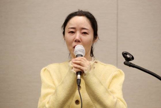 민희진 어도어 대표가 지난달 31일 서울 중구 프레스센터에서 어도어 임시주주총회 관련 기자회견을 하고 있다. 연합뉴스