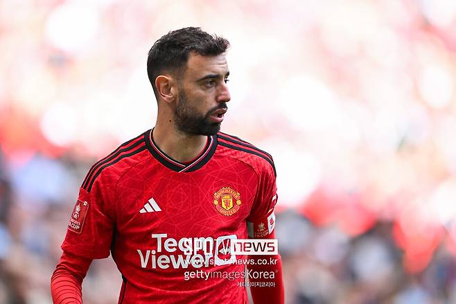 ▲ 영국 '익스프레스'는 "바이에른 뮌헨이 페르난데스 영입을 위한 입찰을 준비하고 있다. 뱅상 콤파니 신임 감독도 첫 영입으로 페르난데스를 원한다"고 전했다. 바이에른 뮌헨 외에 바르셀로나도 페르난데스가 매물로 나오면 움직일 태세다.