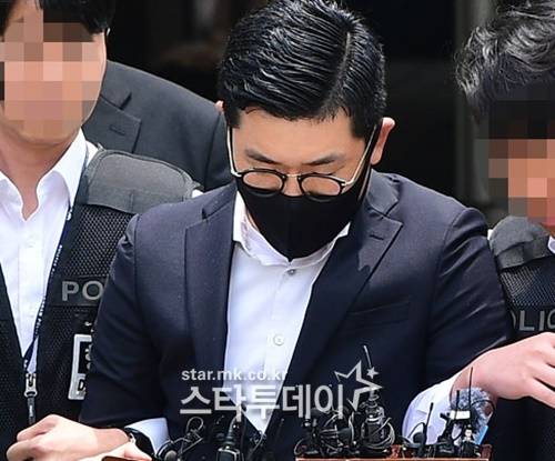 개그맨 김한배가 김호중 소속사 주요 임원 3인이 주식 불법취득 및 부당 이익을 챙겼다며 고소장을 냈다. 사진 ㅣ스타투데이DB