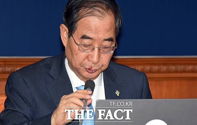 한덕수 국무총리가 11일 오전 서울 종로구 정부서울청사에서 열린 국무회의에 참석해 모두발언을 하는 가운데 입술이 부르터있다. /임영무 기자