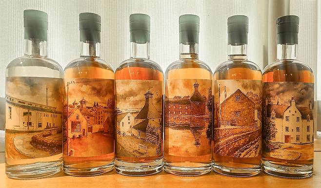 산시바 위스키, 파이니스트 위스키 베를린(Finest Whisky Belrin) 시리즈. 라벨에 수채화로 증류소 그림을 그려 넣은 모습. /sansibar