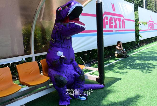 무더위에 휴식 취하는 보라해사우르스. 사진ㅣ유용석 기자