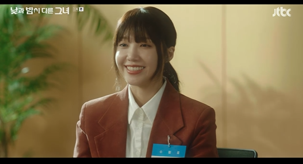 '낮과 밤이 다른 그녀'는 어느 날 갑자기 노년 타임에 갇혀버린 취준생과 낮과 밤 올 타임 그에게 휘말린 능력캐 검사의 이야기를 담은 작품이다. JTBC 캡처