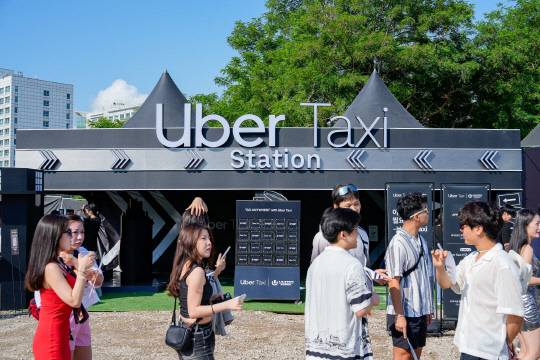 지난 7~9일 인천 파라다이스시티에서 진행된 울트라코리아 내 우버 택시 스테이션 부스. 우버 제공