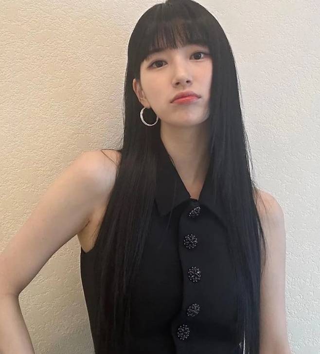 미쓰에이 시절부터 링 귀걸이 룩을 즐겨 해온 수지. @skuukzky