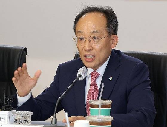 추경호 국민의힘 원내대표가 17일 오후 서울 영등포구 여의도 중소기업중앙회에서 열린 중소기업 정책간담회에 참석해 발언하고 있다. 뉴스1