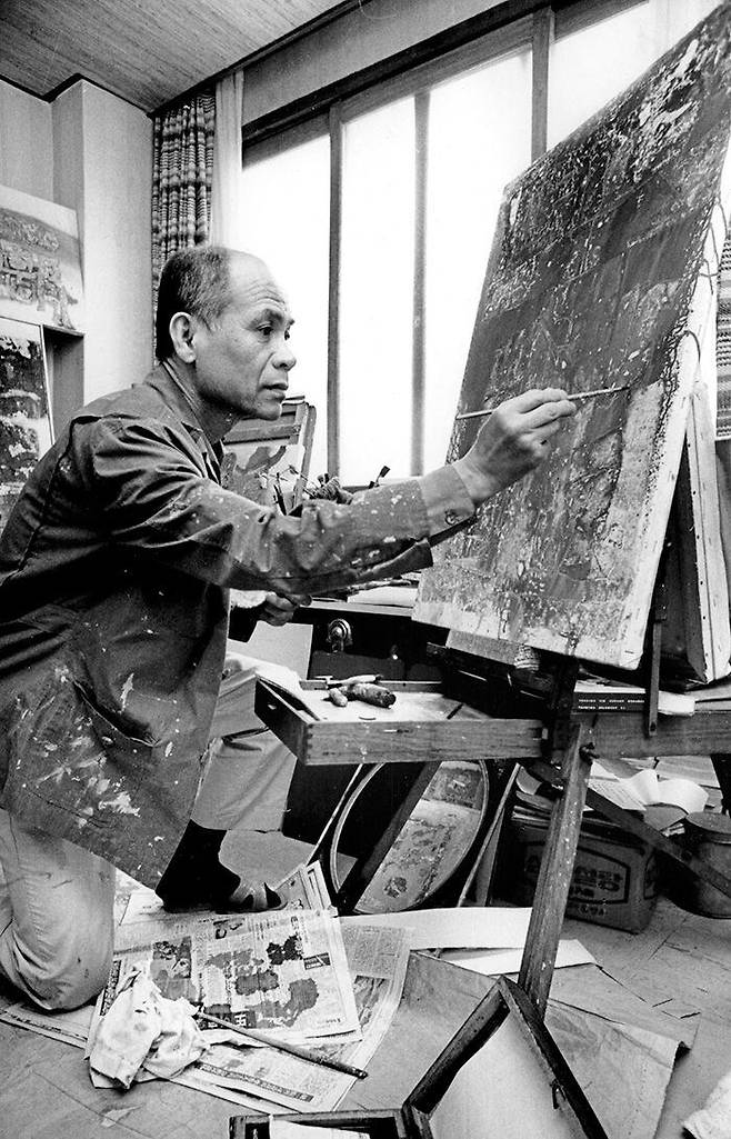 화실에서 작업 중인 생전의 남관. /현대화랑