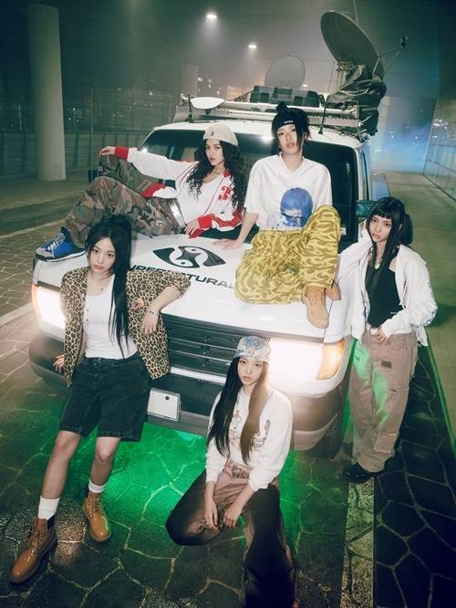 뉴진스(NewJeans)가 일본 데뷔와 동시에 오리콘 차트 1위로 직행하며 본격 현지 인기몰이에 나섰다. 사진=어도어