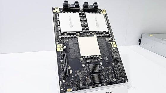 아시아 최대 IT박람회 컴퓨텍스2024를 맞아 대만 타이베이의 한 호텔에 엔비디아의 차세대 AI 수퍼 칩 ‘GB200’이 전시되어 있다. 타이베이=이희권 기자